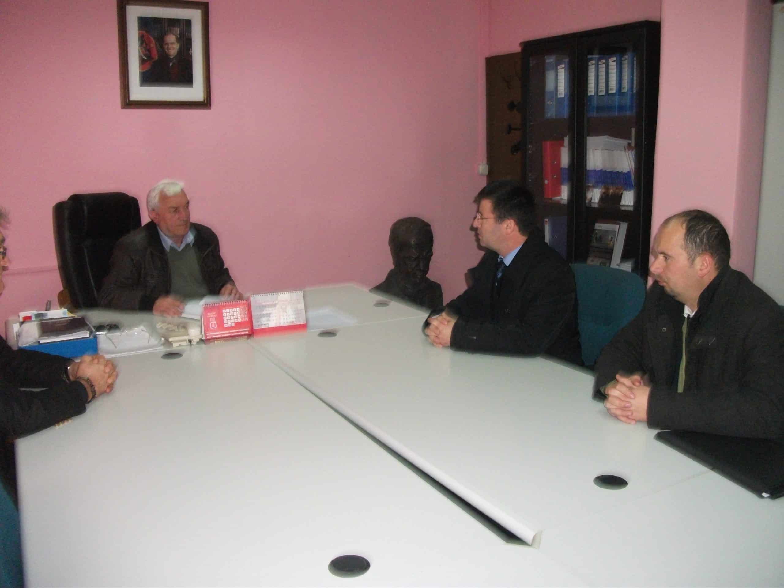 Nënkryetari Sallova së bashku  zv.ministrin e Punës dhe mirëqenies sociale inspektuan punimet në rinovimin e objektit social në Plemetin