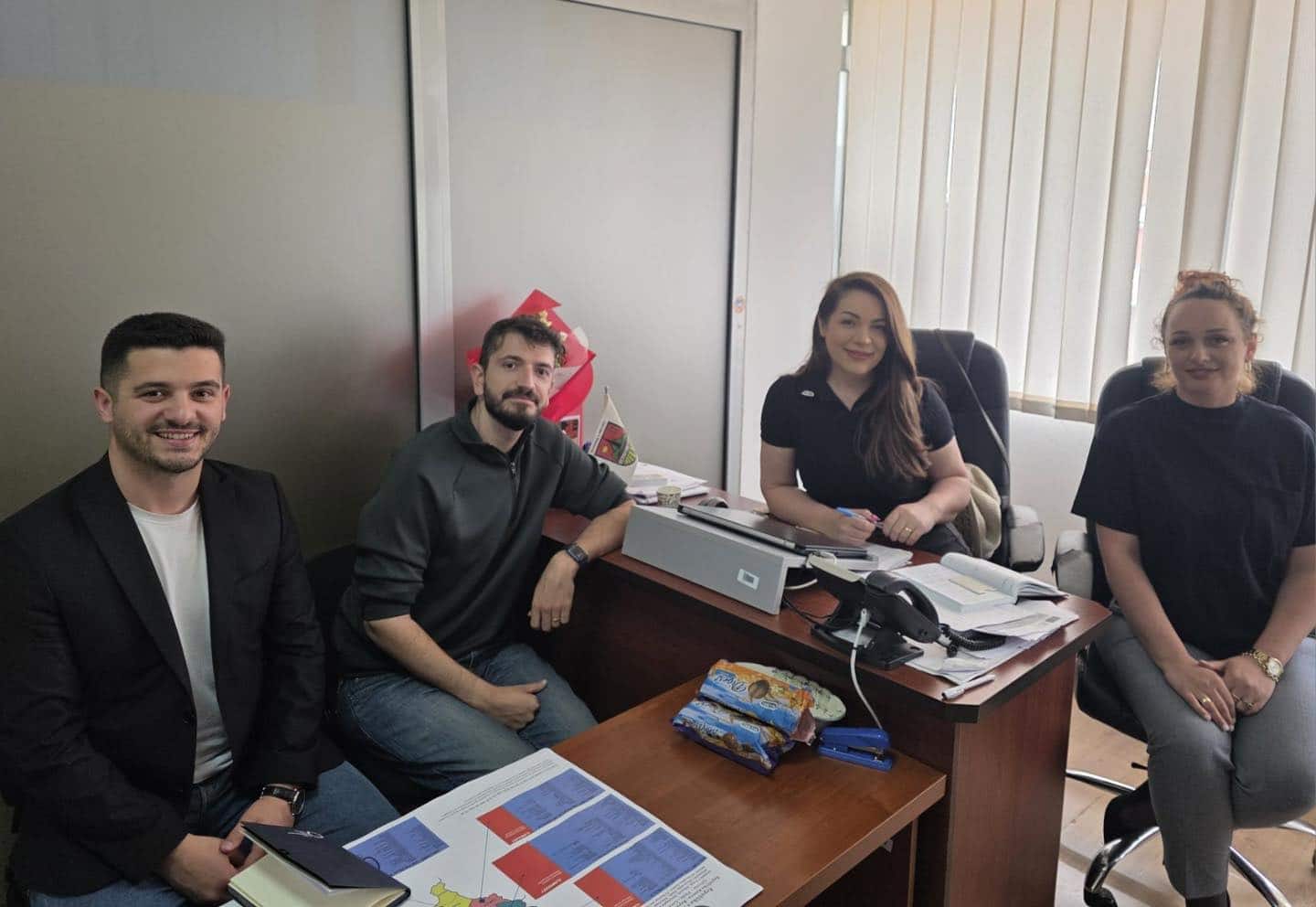 Drejtoresha e DKA-së, znj. Fitore Hashani, priti në takim përfaqësuesin e organizatës Teach for Kosovo, z. Egzon Gashi