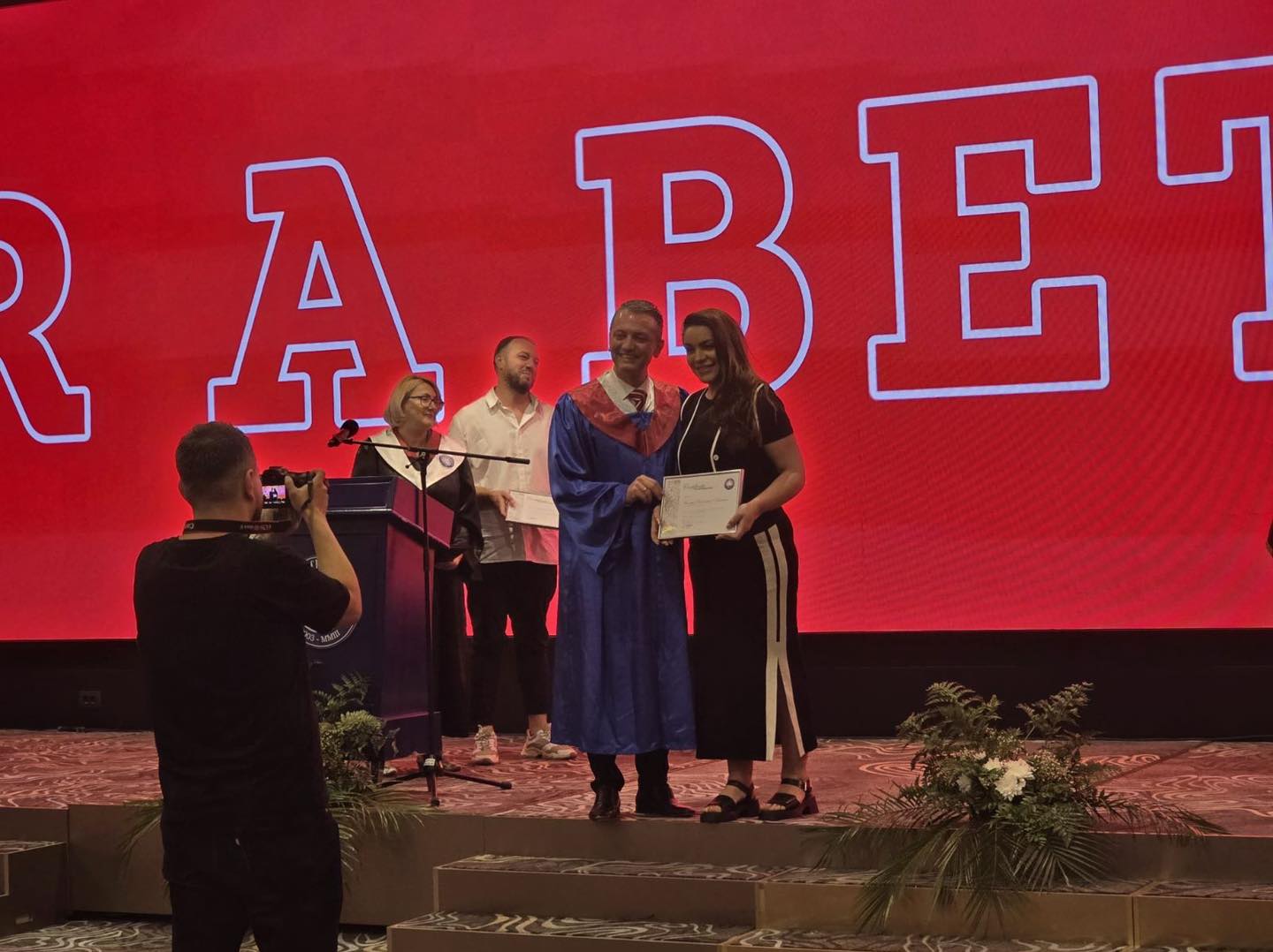 Drejtoresha e Arsimit mori pjesë në ceremoninë e diplomimit të American School of Kosovo