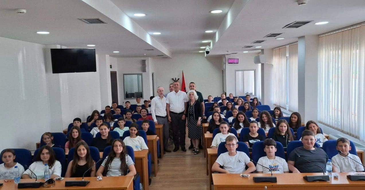 Kryetari Gashi ka pritur në vizitë nxënësit e klasëve të VI-ta të ShFMU “Hasan Prishtina” Milloshevë