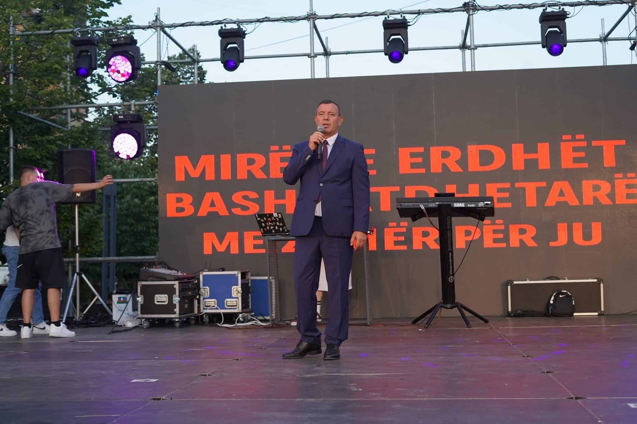 Në sheshin “Dëshmorët e Kombit” në Obiliq u mbajt koncerti “Me zemër për ju”