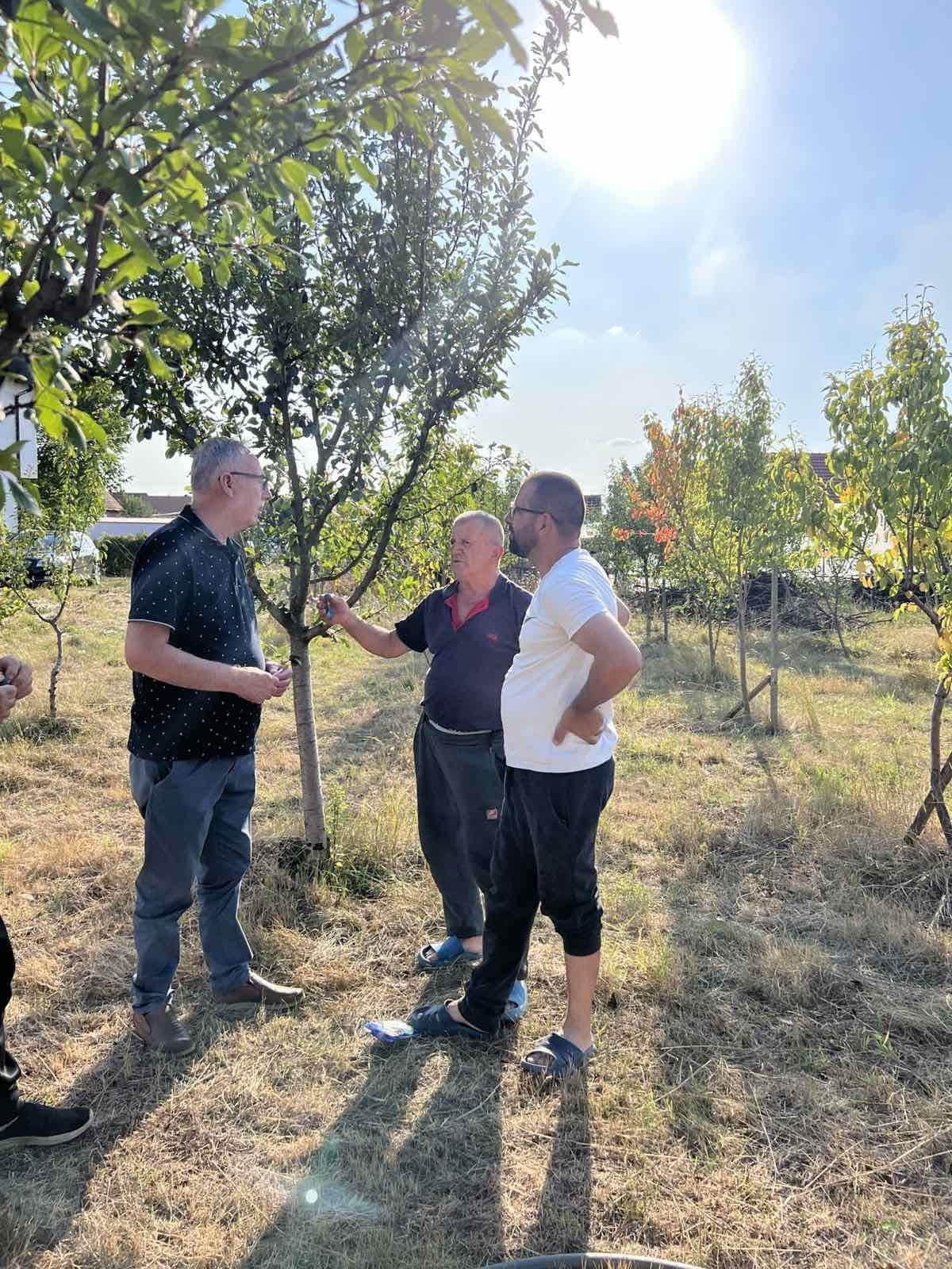 Drejtori i Drejtorisë për Bujqësi, Bejtulla Mjekiqi, sot ka vizituar fermerin e Komunës së Obiliqit, Blerim Dobratiqi