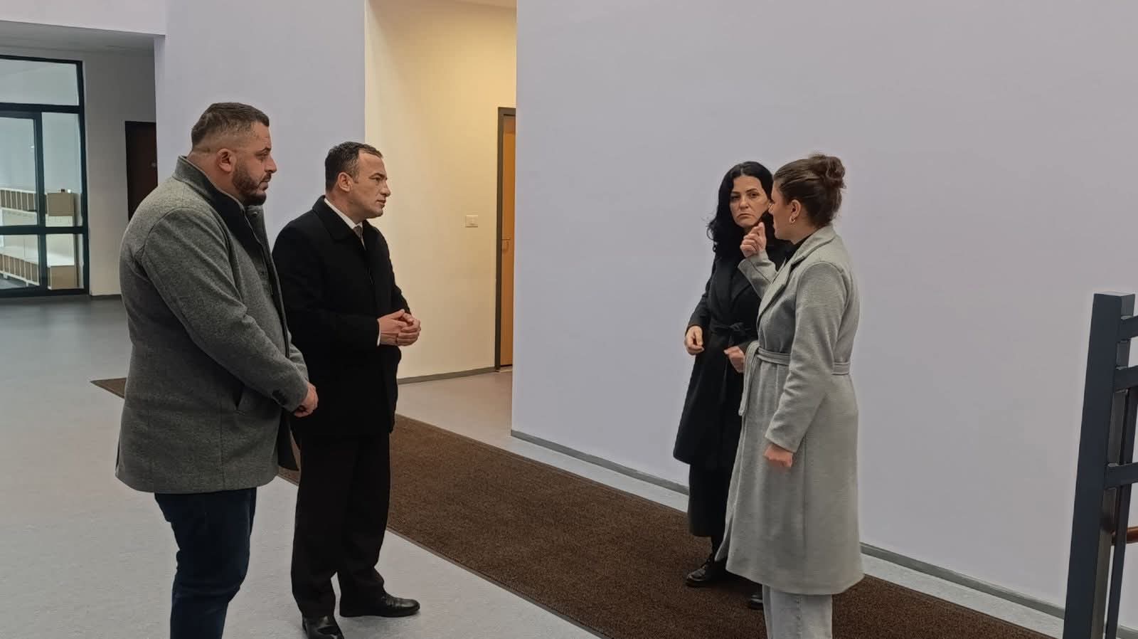 Kryetari i Komunës, Halil Thaçi, së bashku me Nënkryetarin, Berat Gashi dhe stafin e kabinetit, realizuan një vizitë në çerdhen e fshatit Mazgit