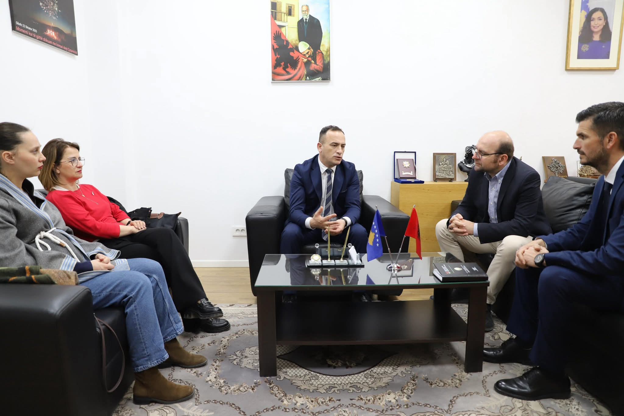 Kryetari Thaçi priti përfaqësuesit e Zyrës së Kryeministrit për bashkëpunim në projekte të energjisë solare
