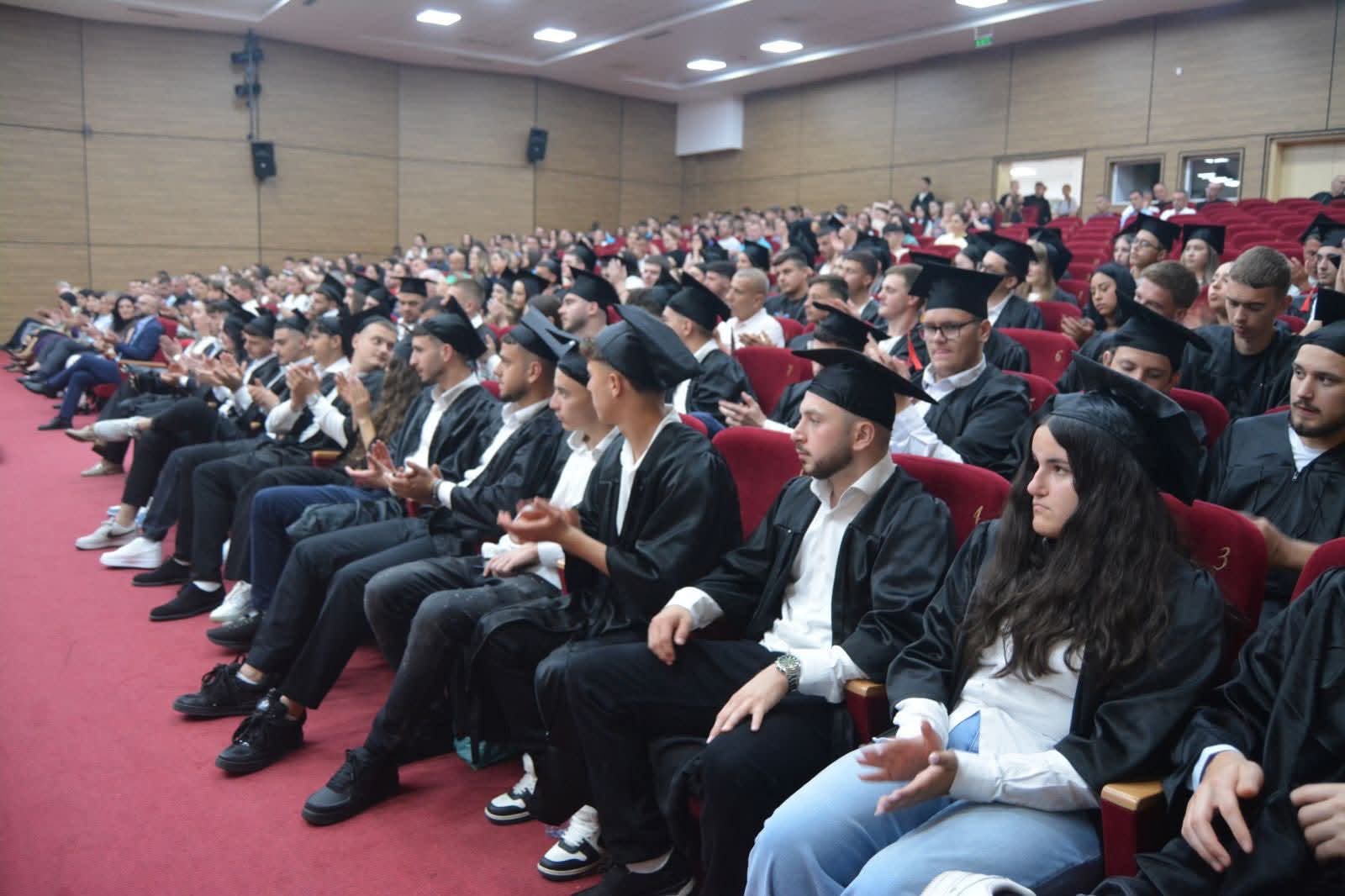 U mbajt ceremonia e diplomimit të maturantëve të SHMLP “Ismail Dumoshi” në Obiliq